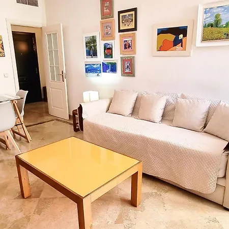 One-bedroom In Centre With Parking Included