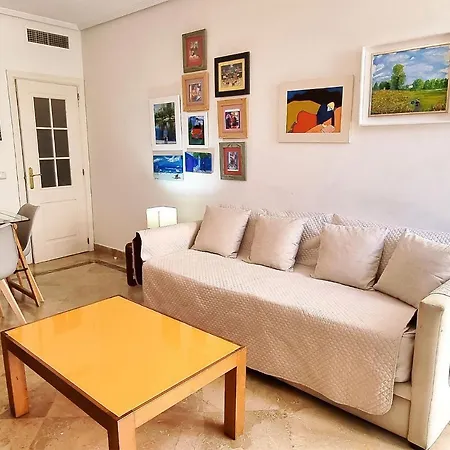 One-bedroom In Centre With Parking Included