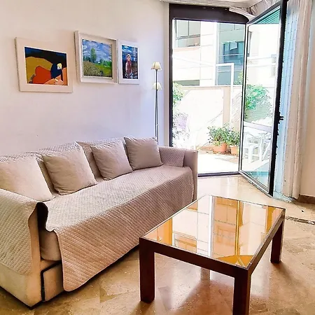 One-bedroom In Centre With Parking Included