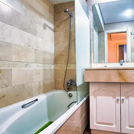 Apartment One-bedroom In Centre With Parking Included Marbella