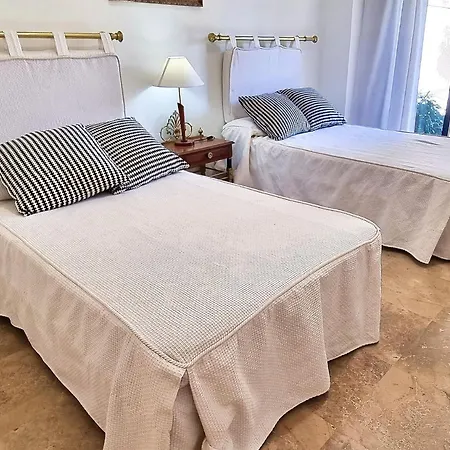 One-bedroom In Centre With Parking Included Apartment